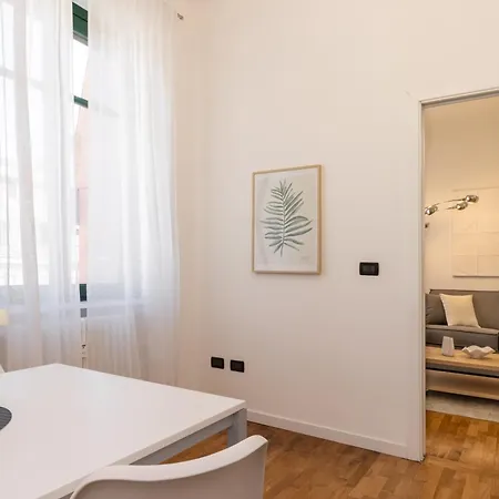 Elegante Con Terrazza Turyn