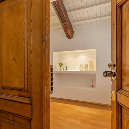 Elegante Con Terrazza