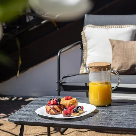 Elegante Con Terrazza