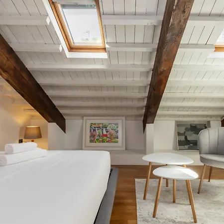 Elegante Con Terrazza Turyn