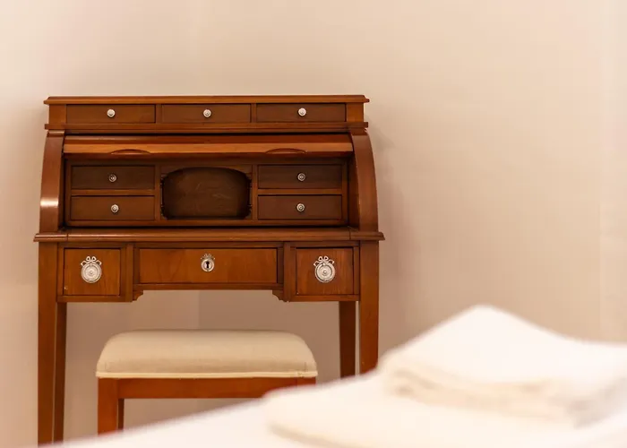 Elegante Con Terrazza