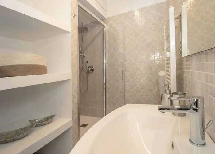 Elegante Con Terrazza Turin