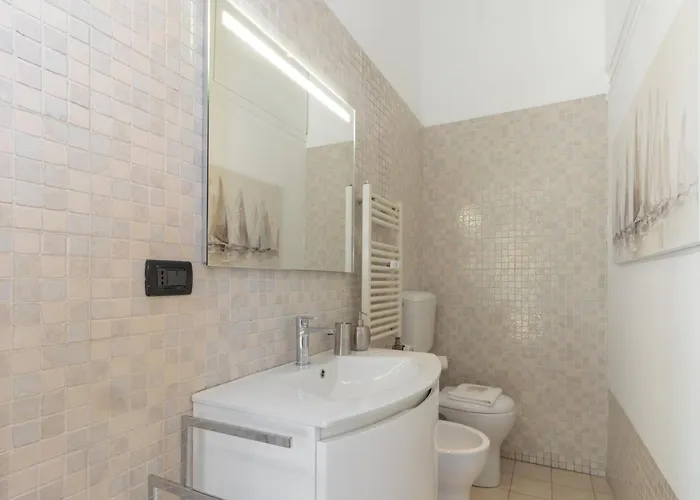 Elegante Con Terrazza