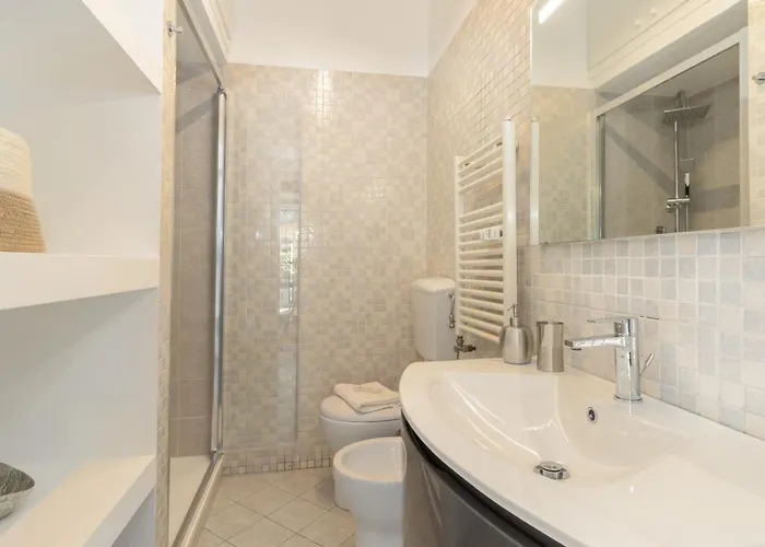 Elegante Con Terrazza