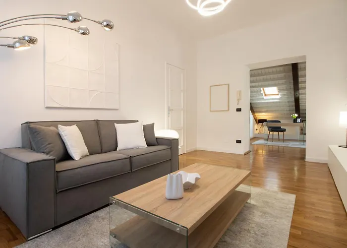 Elegante Con Terrazza