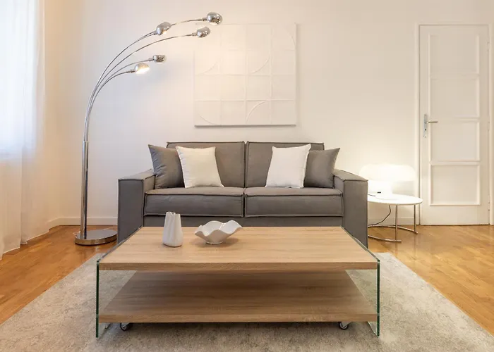 Elegante Con Terrazza Turin