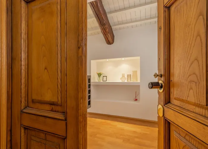 Elegante Con Terrazza