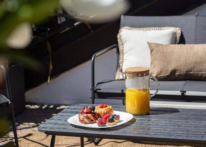 Elegante Con Terrazza