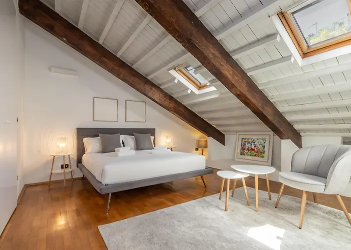 Elegante Con Terrazza Turyn