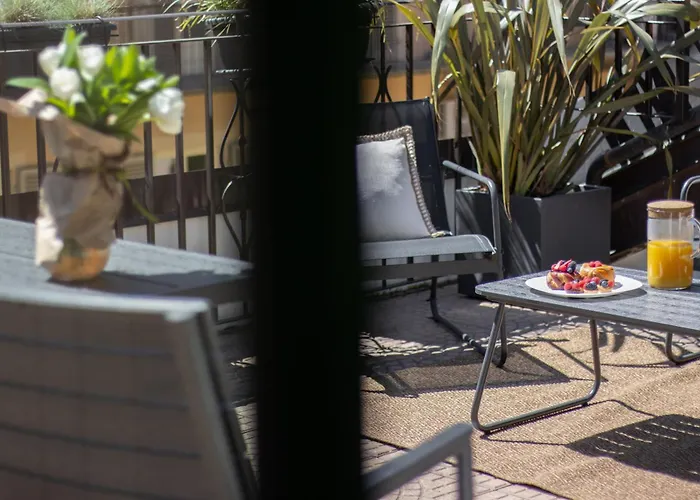 Elegante Con Terrazza