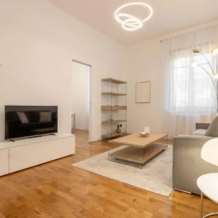 Apartamento Elegante Con Terrazza *