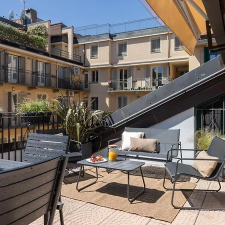 Elegante Con Terrazza
