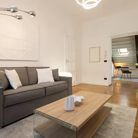 Elegante Con Terrazza